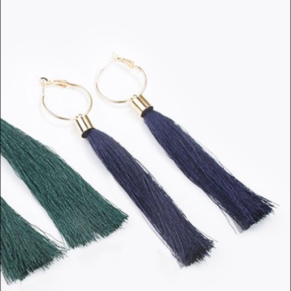 🔸2 for $15🔸Navy Tassel Earrings - Picture 3 of 3